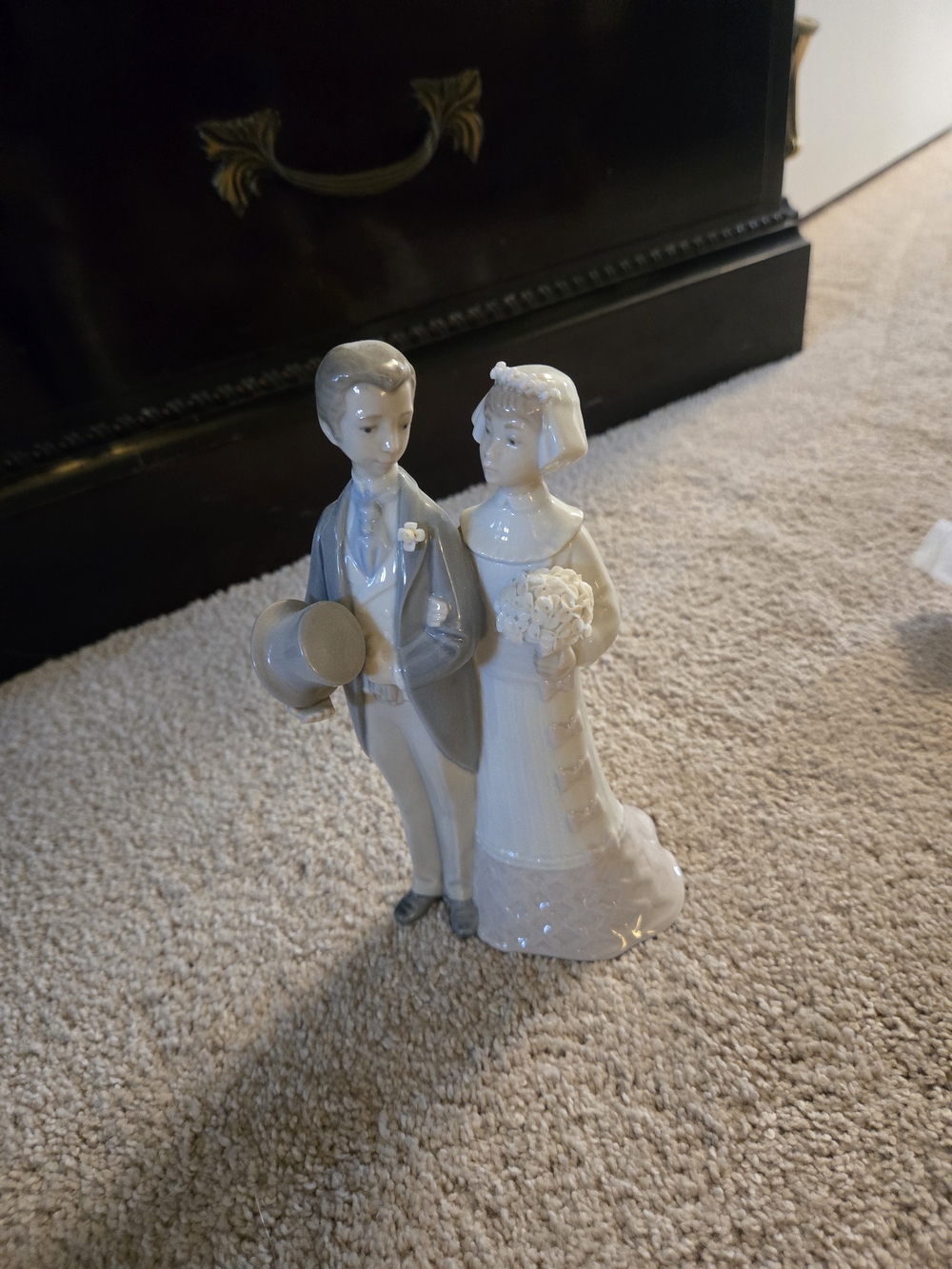 Llardo Classic Ceramic Bride and Groom Figurine - White and Light Gray